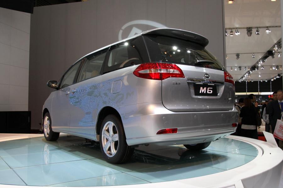  BYD M6 2010 года  (фото 2 из 23)